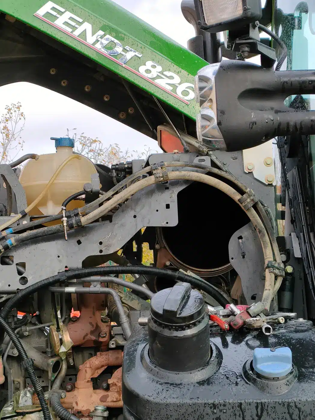 Desmontaje del filtro DPF en un tractor Fendt