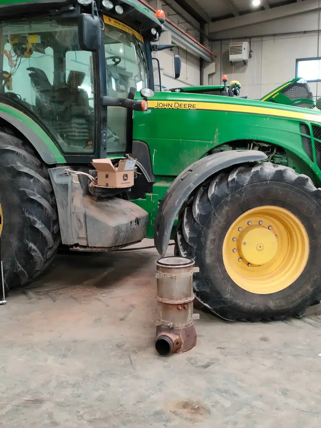 Filtro DPF desmontado de tractor para limpieza profesional